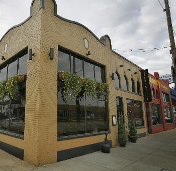 Stronghill Dining Company at 1200 N Boulevard